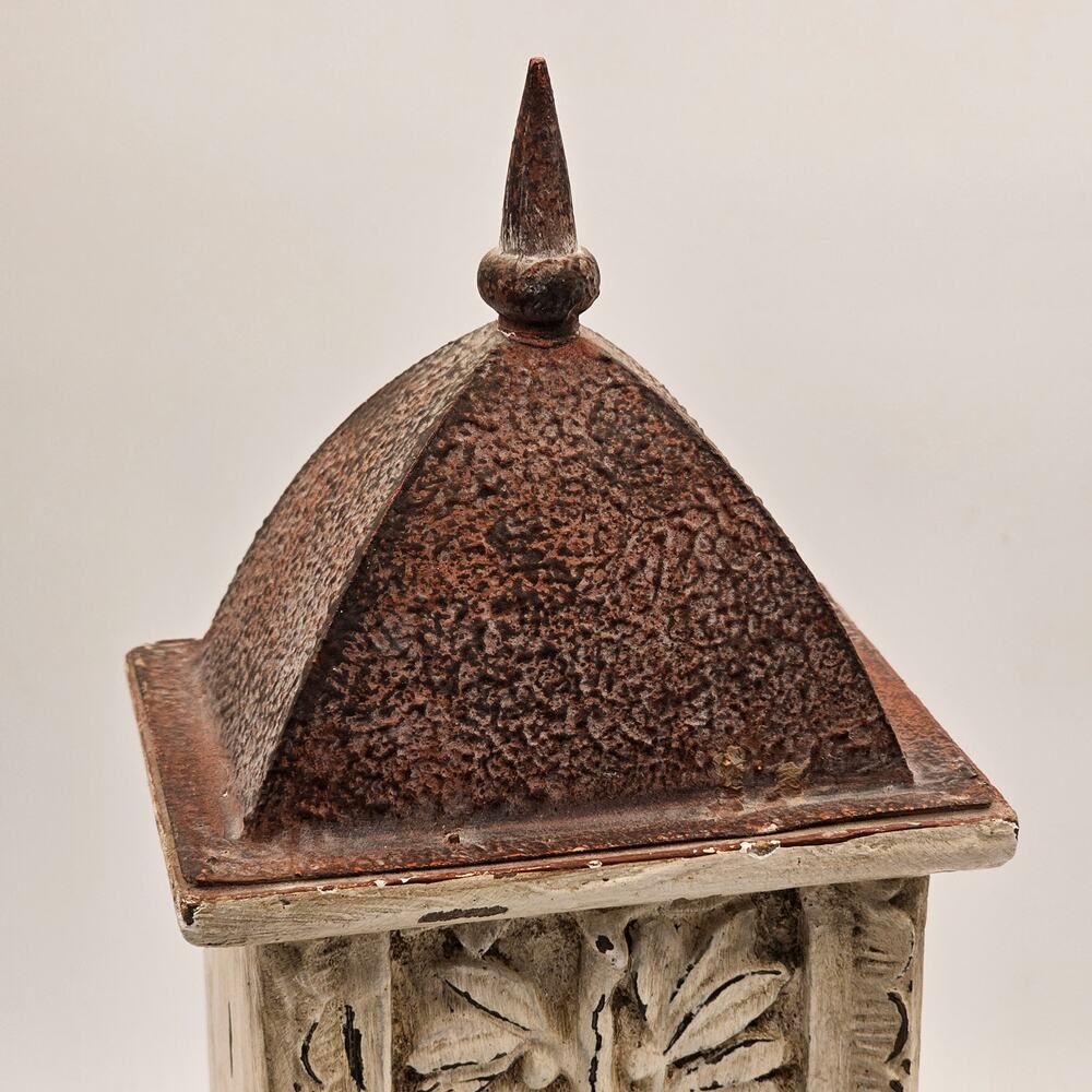 Garden Decor: Rustic Beige Bird House with Vintage Charm and Floral Accents - Picture 5 of 6